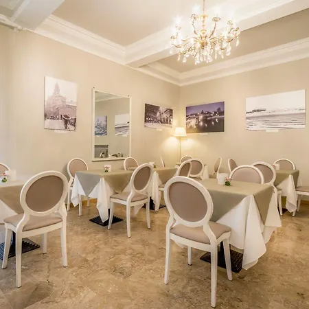 Hotel Accademia 3*
