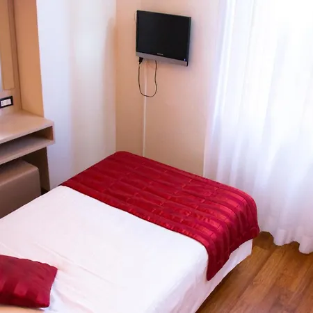 Accademia Hotell 3*